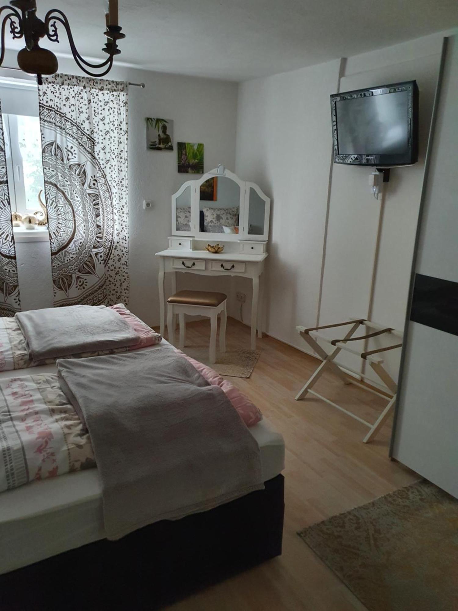 Ferienwohnung Tiroler Auszeit & Whirlpool Hofen Luaran gambar
