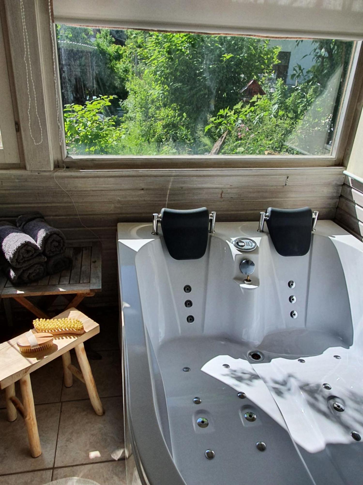 Ferienwohnung Tiroler Auszeit & Whirlpool Hofen Luaran gambar