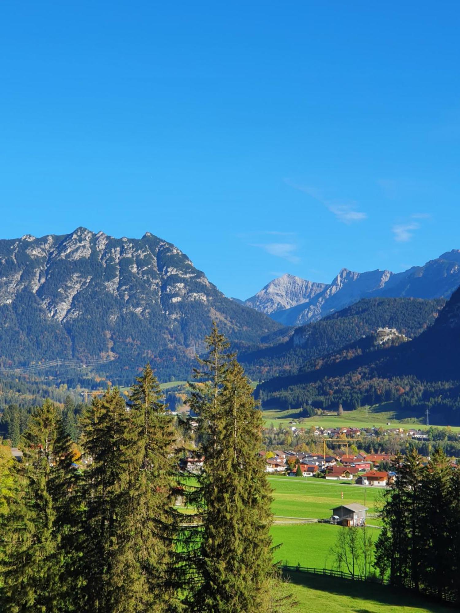 Ferienwohnung Tiroler Auszeit & Whirlpool Hofen Luaran gambar